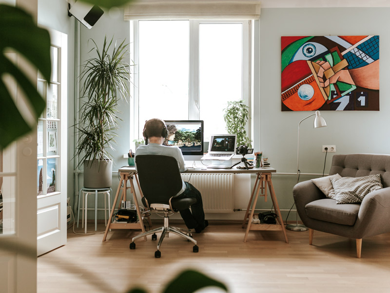 Uninterruptible Battery Backup for Home Office and Small Critical IT Applications Image